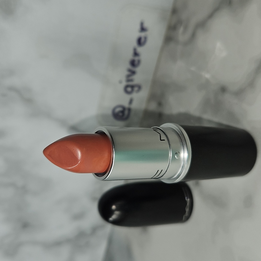 VELVET TEDDY LNWOB Matte Lipstick MAC